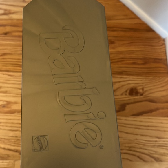 Brand New Millenium Princess Barbie - Picture 4 of 5